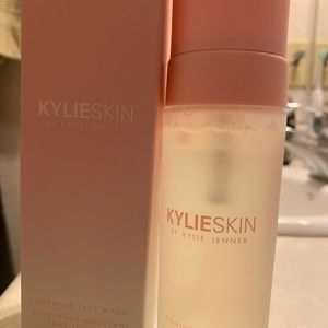 Kylie Skin Foaming Face Wash
